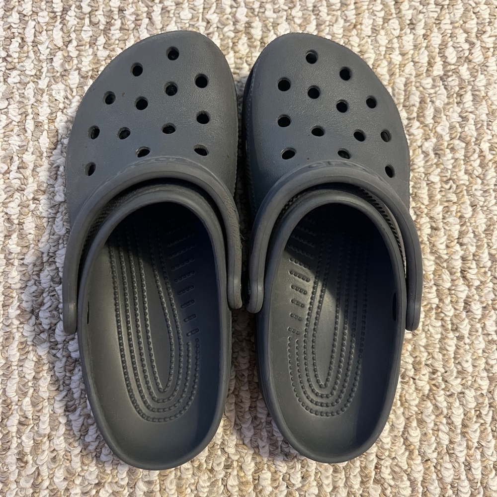 CROCS, Charcoal Grey, (Men’s 5) (Women’s 7)